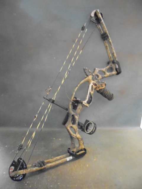 lot 70 image: Youth Compound Bow