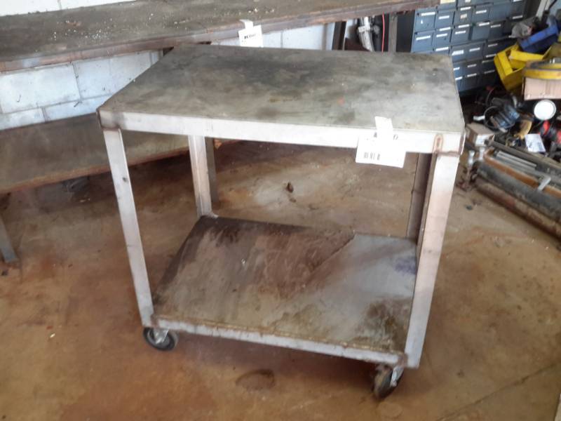 lot 15 image: Rolling Metal Cart