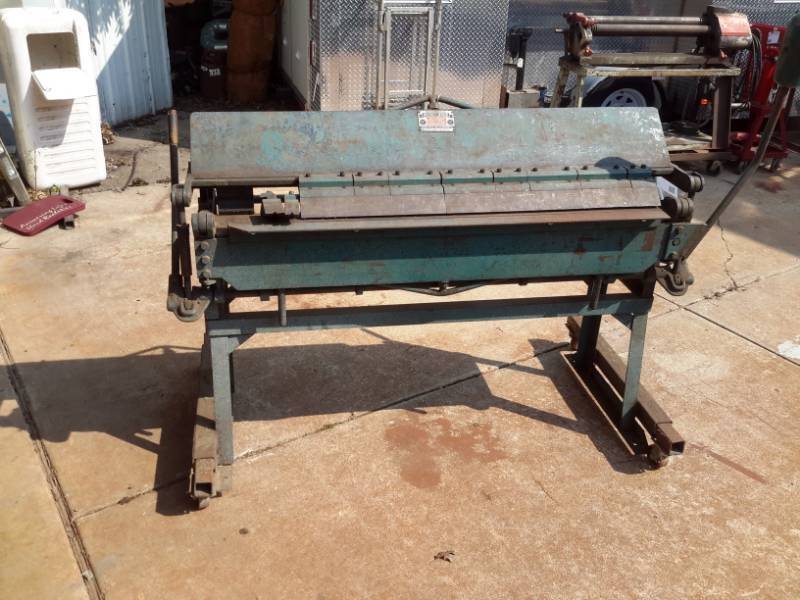 lot 1 image: Whitney-Jensen Model NF420 Finger Break