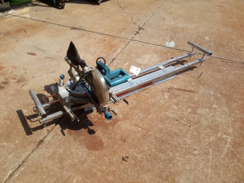 lot 13 image: Wen 10 Sliding Compound Miter Saw