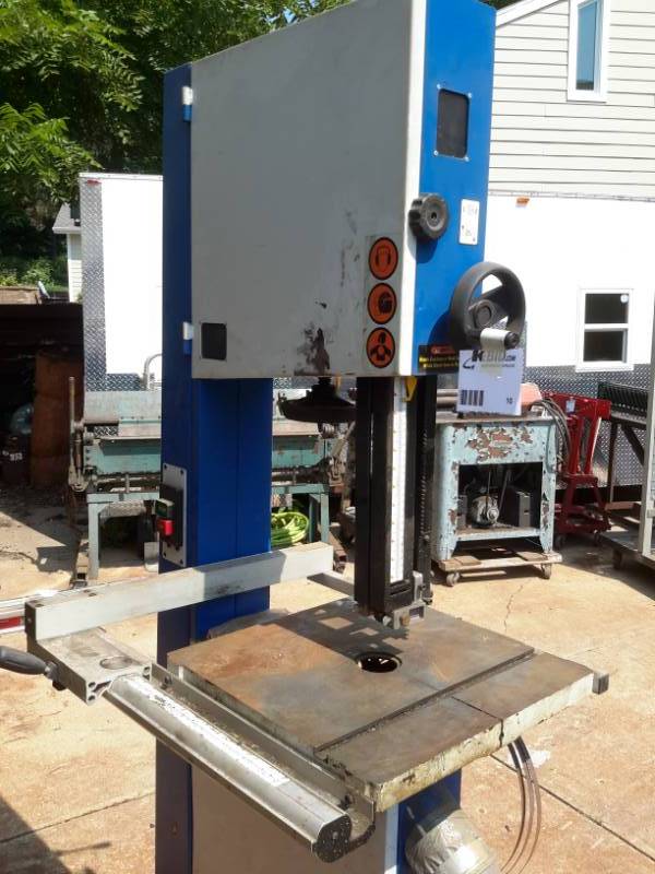lot 10 image: Central Machinery 17 Woodworking Bandsaw