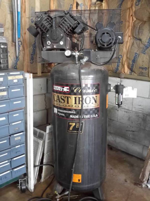 lot 9 image: Campbell Hausfeld Cast Iron Air Compressor