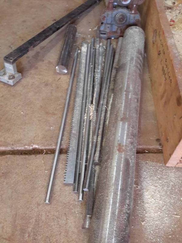lot 64 image: Parts to a 400 Series Master Roller