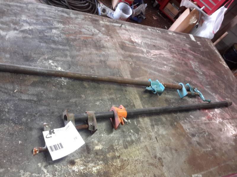 lot 72 image: 1 Pony Pipe Clamp, 1 34 Pipe Clamp