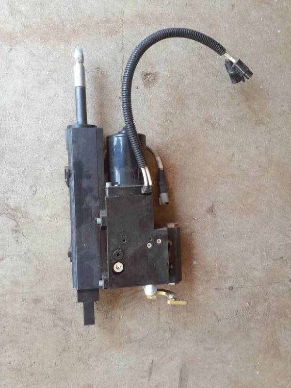 lot 106 image: Parker Compact Actuator