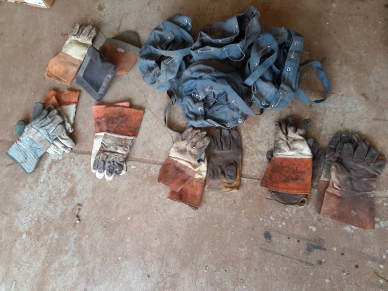lot 107 image: Lot of Work Gloves and Hardware Pouches