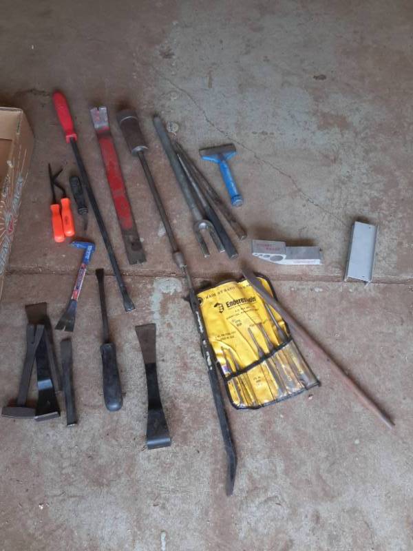 lot 111 image: Lot of Various Pry Bars and Punch Tools