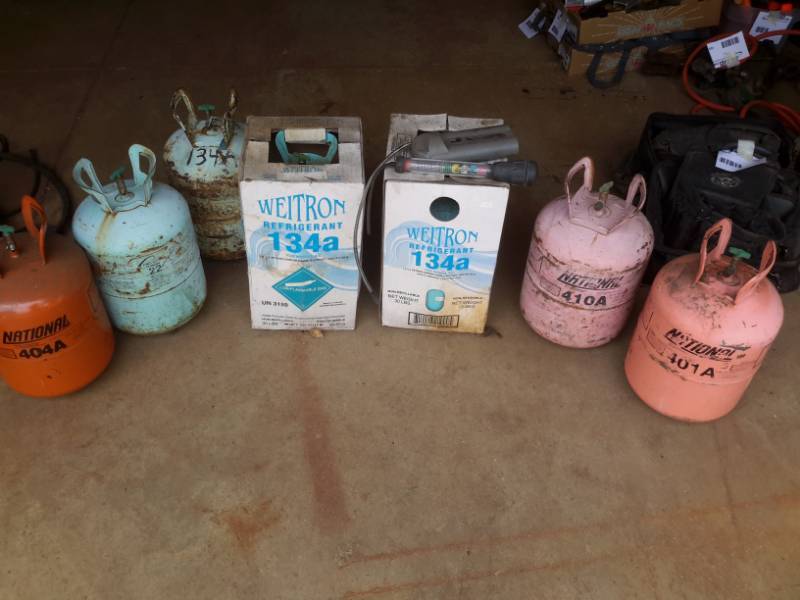 lot 112 image: Refrigerant Gas and Leak Dectors
