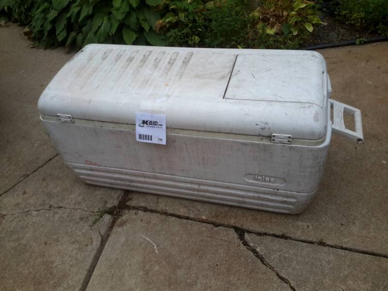 lot 140 image: Igloo Cooler