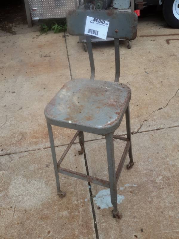 lot 171 image: Metal Shop Chair on Wheels