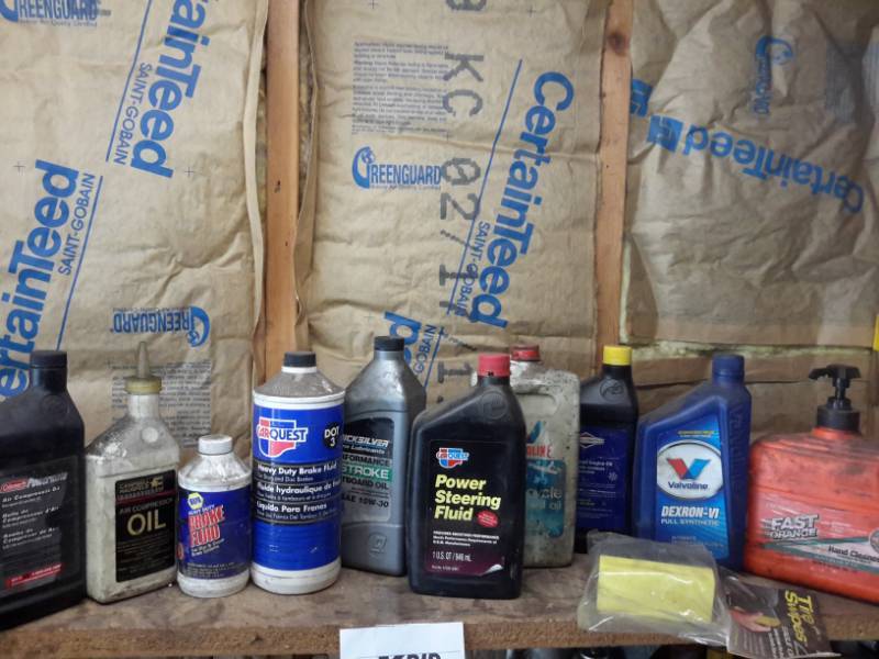 lot 187 image: Lot of Motor Oil and More