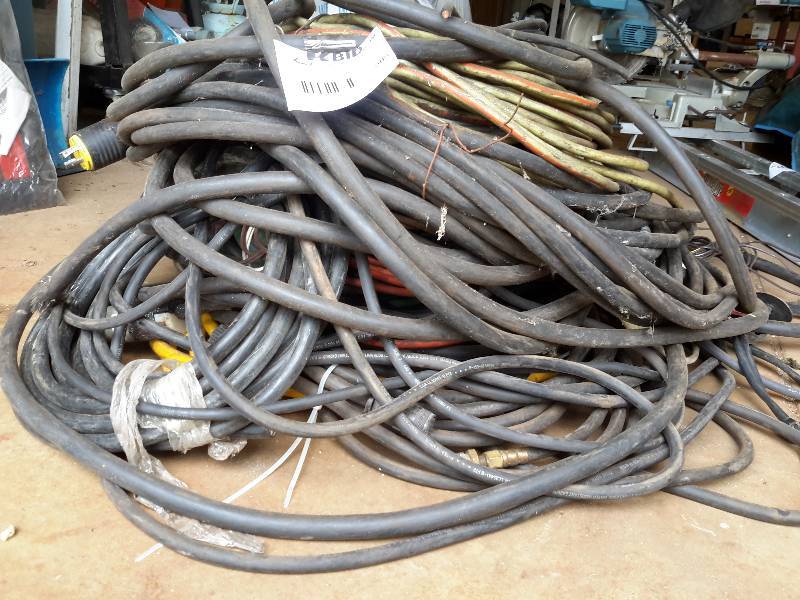 lot 203 image: Large Lot of Various Cords
