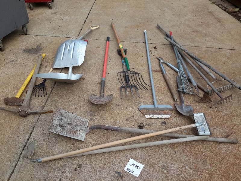 lot 205 image: Lot of Yard Tools