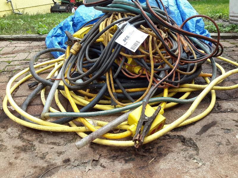 lot 206 image: Large Lot of Various Cords
