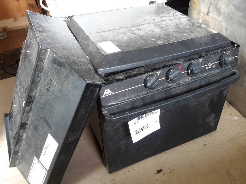lot 209 image: Small Gas Stove, Oven and Over Head Blower