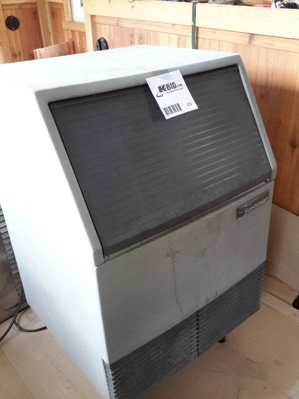 lot 212 image: Scottsman Ice Chest