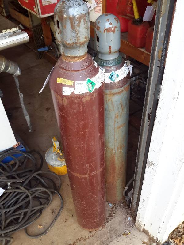 lot 215 image: 2 Argon Gas Canisters