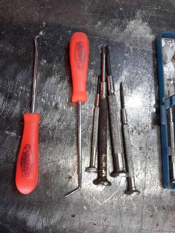 lot 142 image: Various Screw Drivers, Fine and Small Sizes
