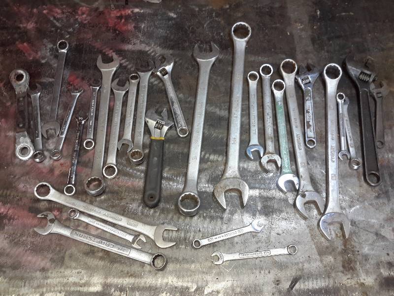 lot 52 image: Lot of Wrenches