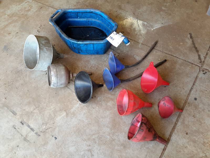 lot 78 image: Lot of Oil Funnels, Various Sizes