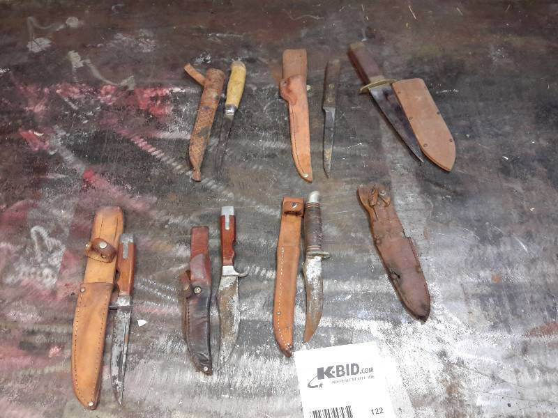 lot 122 image: Very Cool, Lot of Old Knives, Some for Fish Cleaning Please See Close-Ups