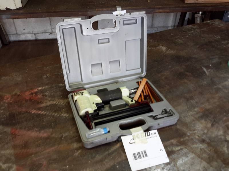 lot 41 image: Tool Shop Pneumatic Staple Gun