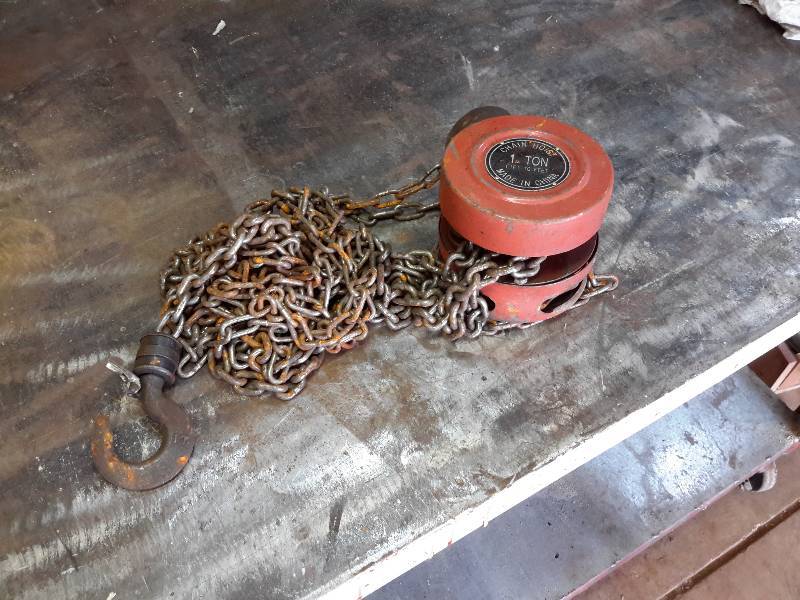 lot 39 image: Northern Industrial 1 Ton Chain Hoist