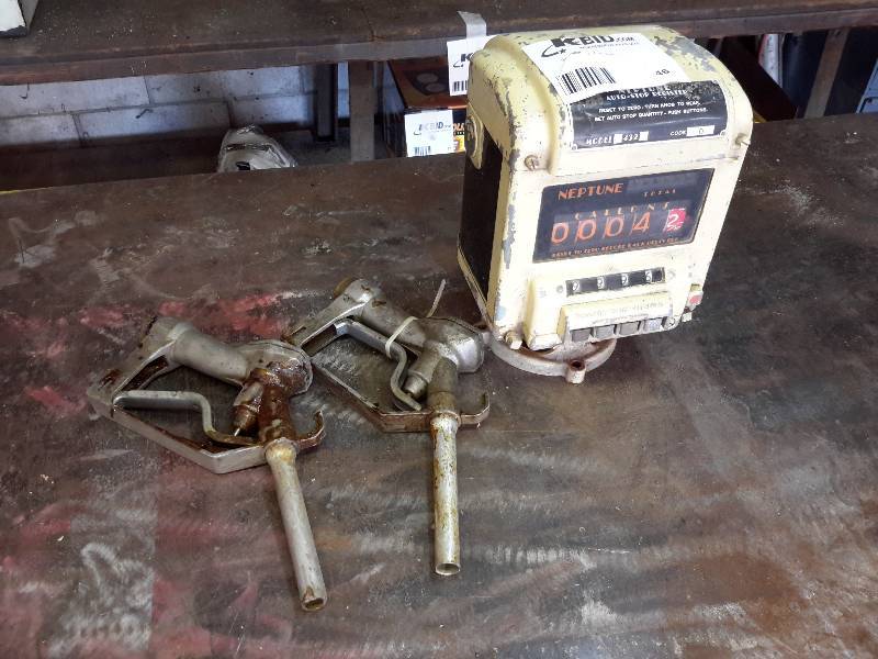 lot 46 image: Neptune Auto-Stop Register with 2 Gas Guns