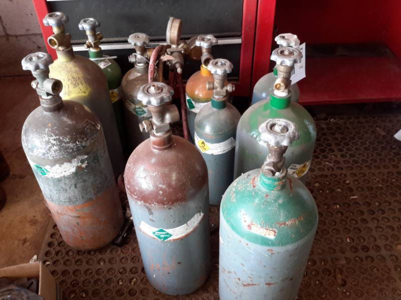 lot 114 image: Various Tanks of Carbon Dioxide and Oxygen