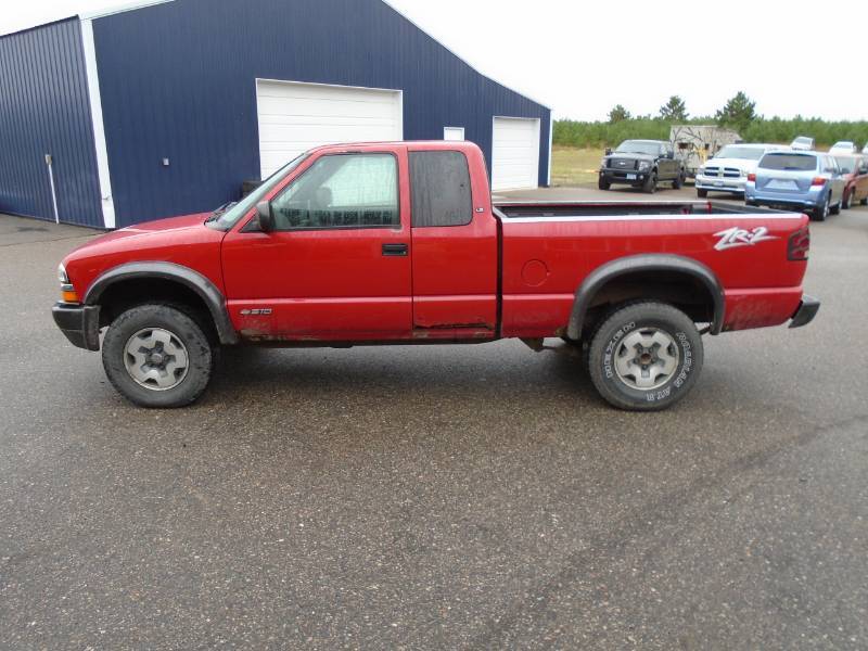 lot 4 image: 2001 Chevy 4x4 S10 ZRZ LS
