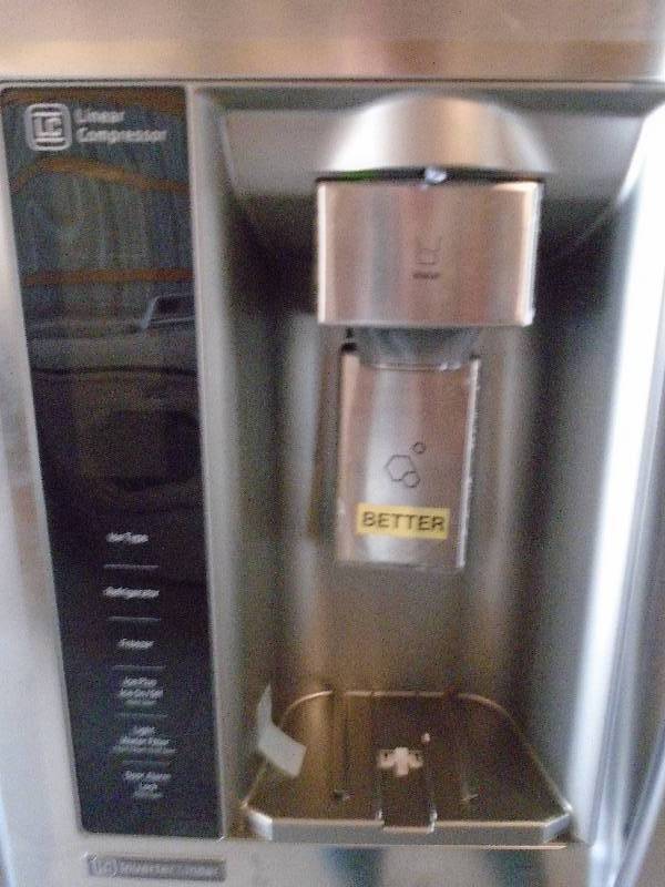 lot 10 image: Refrigerator
