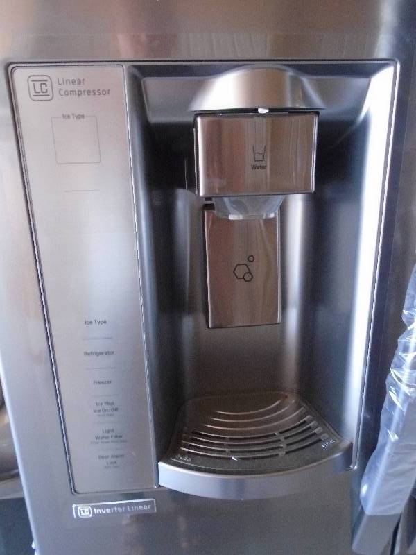 lot 8 image: Refrigerator