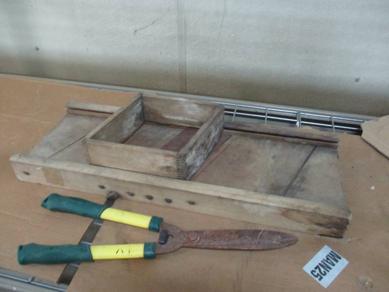 Vegetable Cutter and snips