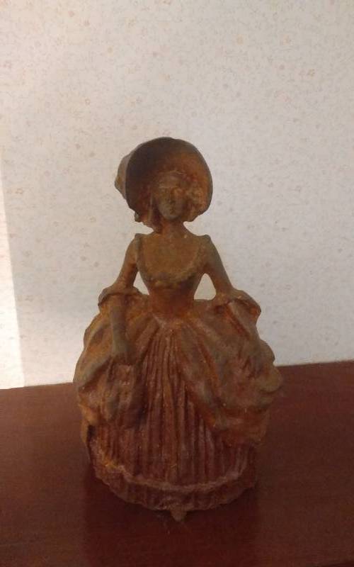 lot 12 image: Cast Iron Lady Door Stop (11)