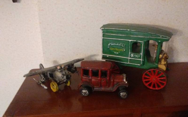 lot 13 image: 3-Piece Cast Iron Toys