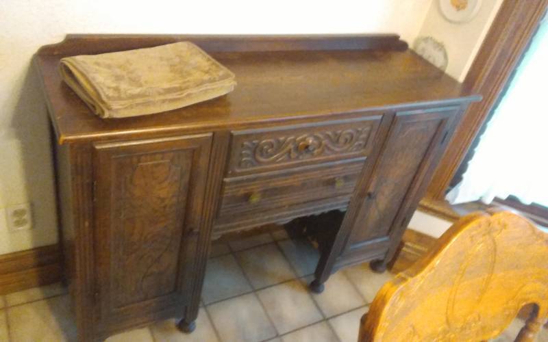 lot 16 image: Vintage Buffet 50x15x36 (Includes Runner)