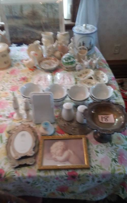 lot 18 image: Large Lot Of Collectibles, Lotus Bowls, Vintage Dishware