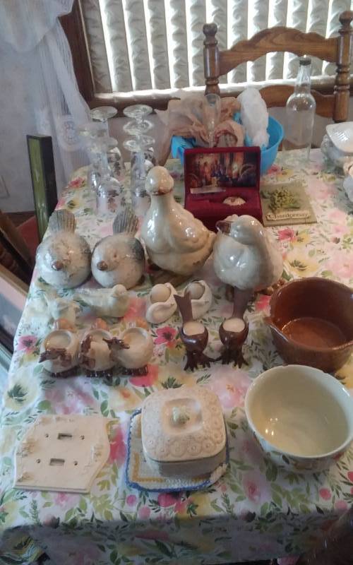 lot 20 image: Pottery Birds, Ducks, Wine Goblets, Fancy Wine Bottle Stopper