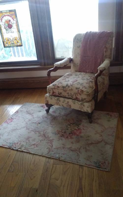 lot 46 image: Vintage Floral Upholstered Chair (26 Wide x 30 Deep x 34 Tall), Includes Rug 52x35 & Pink Throw