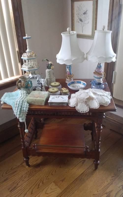 lot 50 image: Vintage Parlor Table (Has Damage-34x24x29), Includes Decor On Top (Victorian Lamps, Music Boxes, Doilies, Wedgwood Trinket Box, More