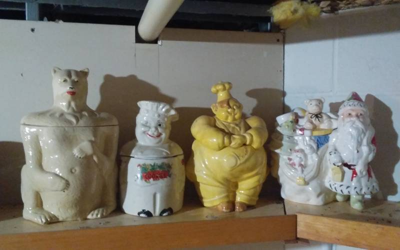 lot 55 image: 4-Cookie Jars