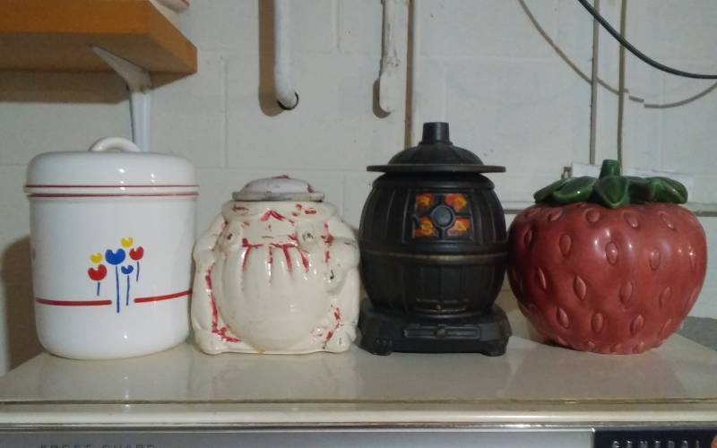 lot 60 image: 4-Cookie Jars