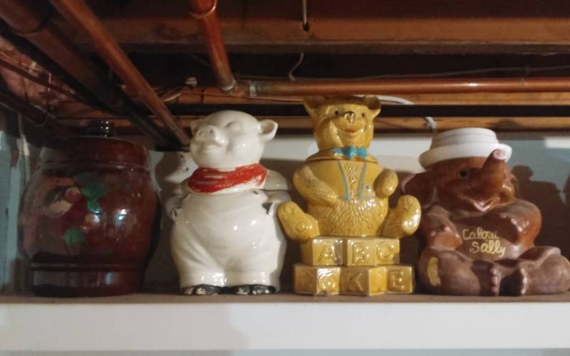 lot 61 image: 4-Cookie Jars