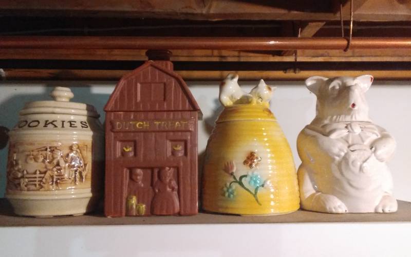lot 62 image: 4-Cookie Jars