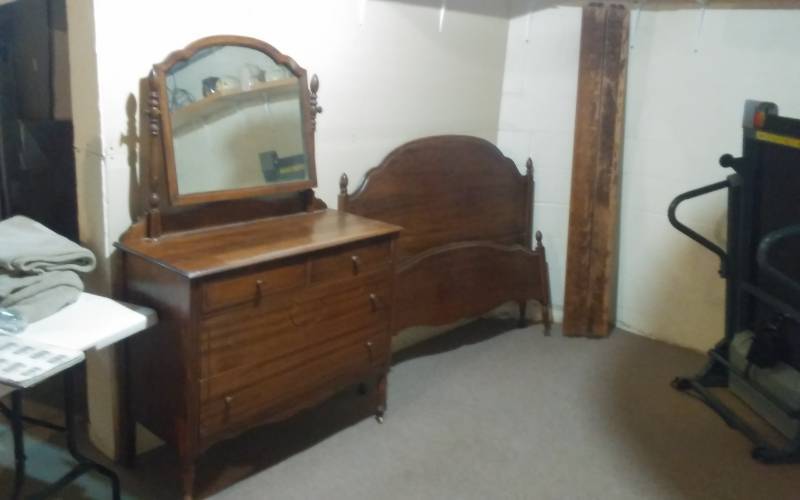 lot 66 image: Vintage Bedroom Set Includes Dresser, Mirror, Head Board, Foot Board, Rails