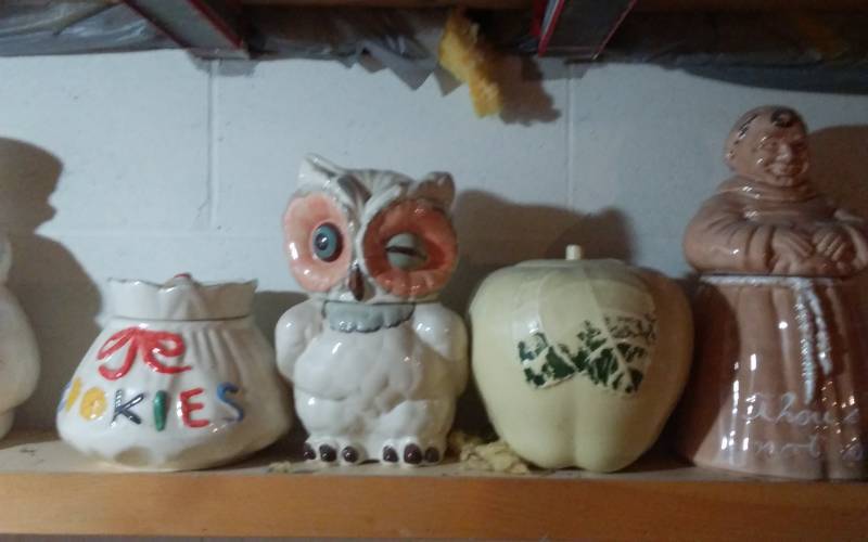 lot 53 image: 4-Cookie Jars