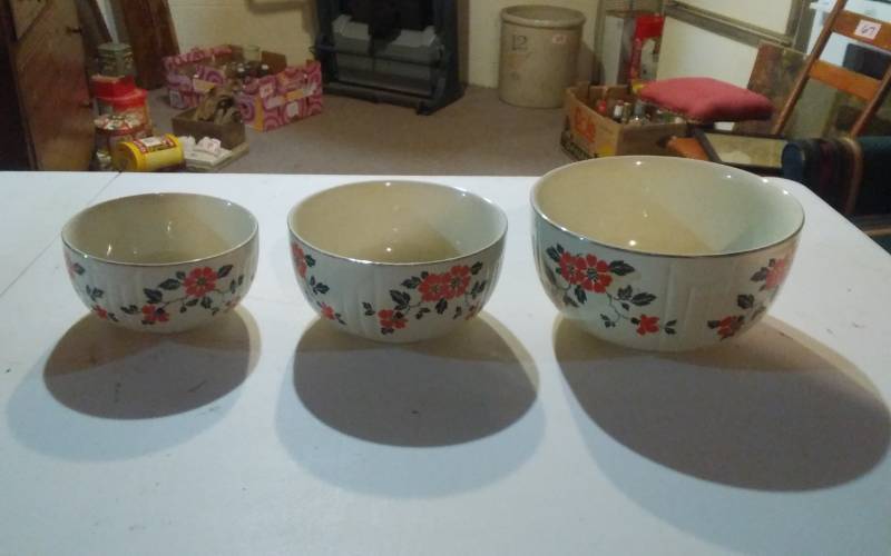 lot 79 image: 3-Mixing Bowls Halls