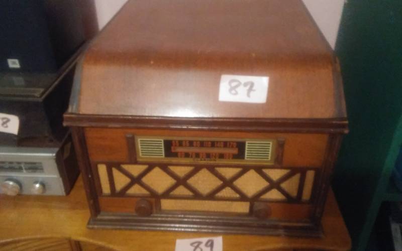 lot 87 image: Vintage Clarion Record Player