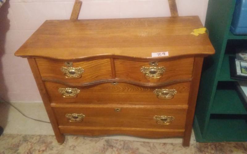 lot 89 image: Vintage Dresser 43x21x33 & Other Vintage Mirror (not a matched set) 43x36