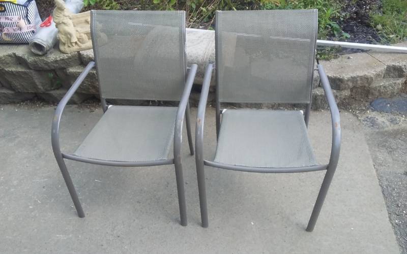lot 102 image: 2-Sturdy Patio Chairs